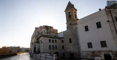 Bari, quel campanile che svetta sulla Muraglia:  ci che resta dell'antica Annunziata